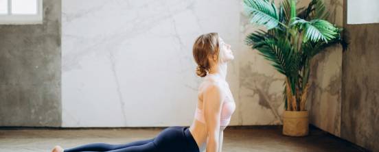 Beneficios y características de un curso de yoga online